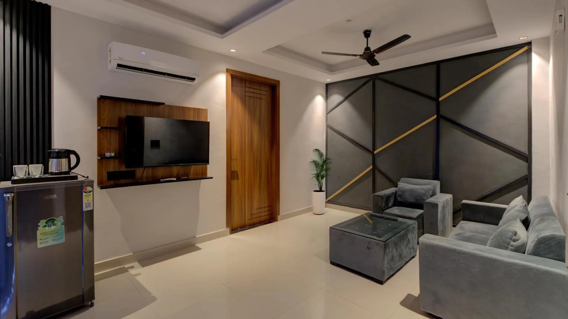 Aura Homes 1 Bhk Serviced Apartment Near Golf Course Road Gurgáon