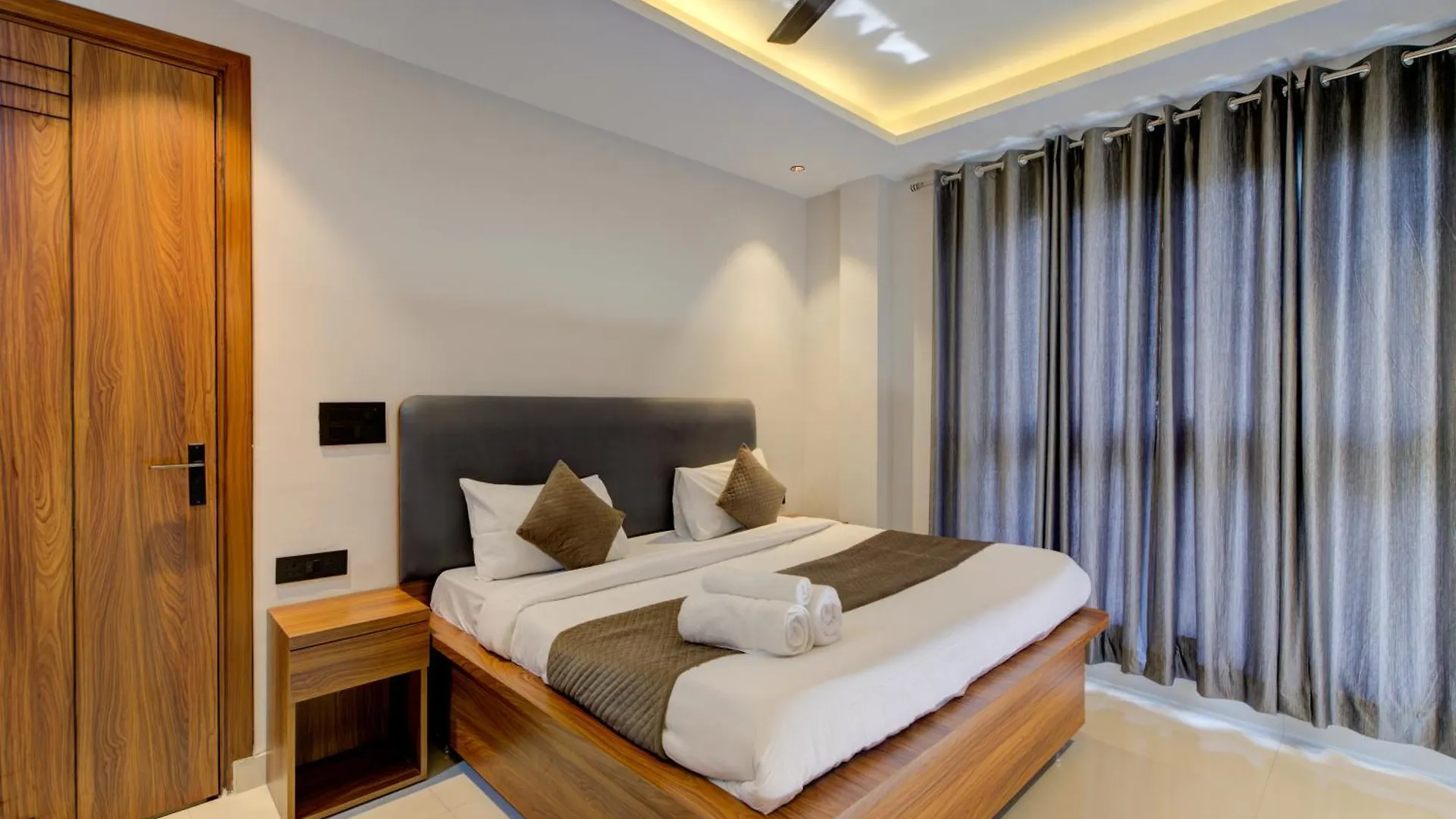 Aura Homes 1 Bhk Serviced Apartment Near Golf Course Road Gurgáon 3*,  Indie