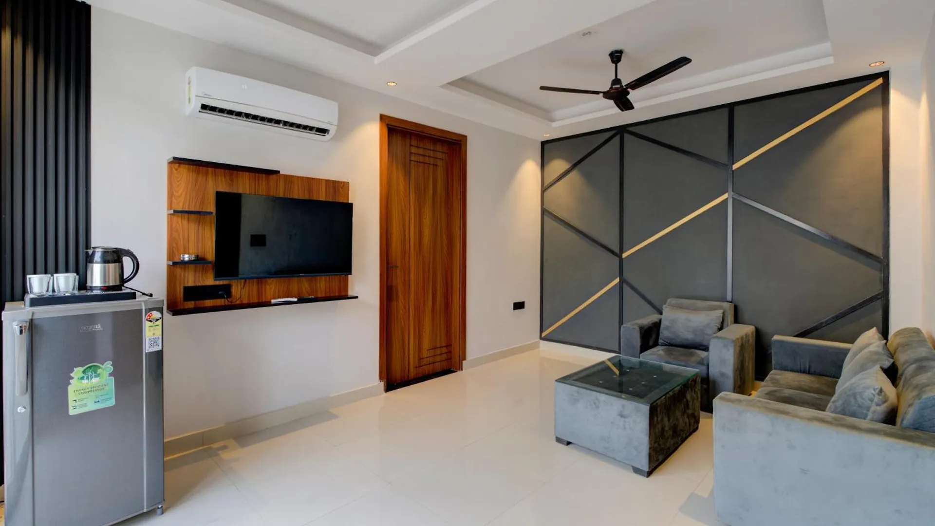 Aura Homes 1 Bhk Serviced Apartment Near Golf Course Road Gurgáon
