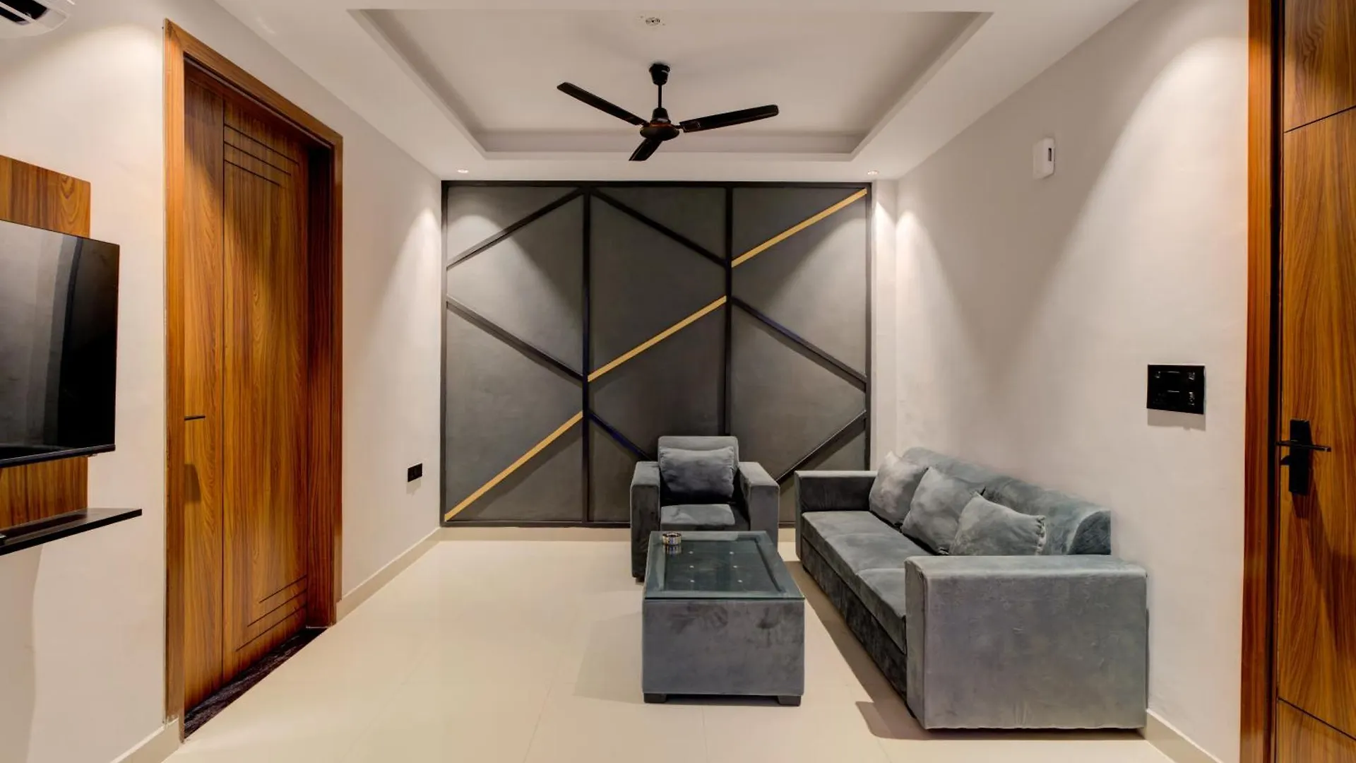 *** Hotel Aura Homes 1 Bhk Serviced Apartment Near Golf Course Road Gurgáon Indie